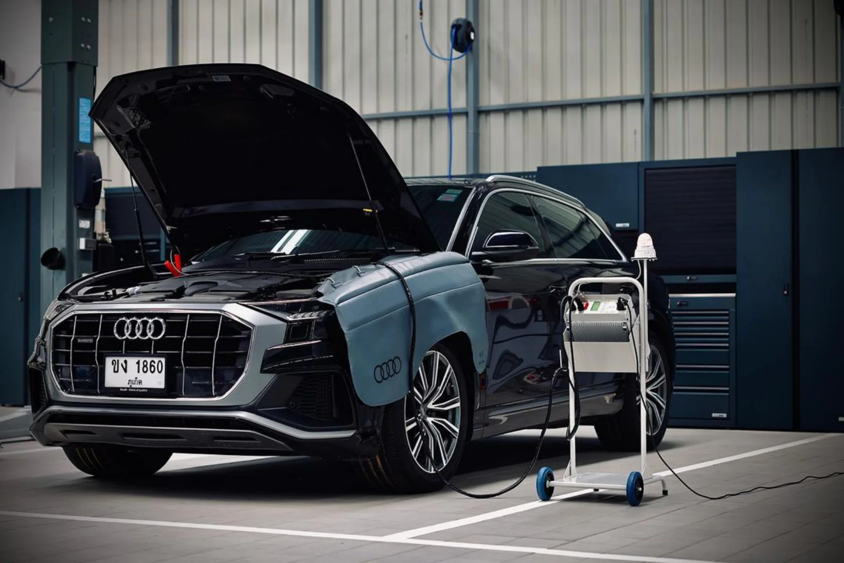 Xe Audi trong workshop chuyên nghiệp với hệ tủ Sonic MSS+ phía sau